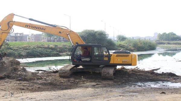 لایروبی تالاب یوسف کند مهاباد آغاز شد لایروبی تالاب یوسف کند مهاباد شروع شد